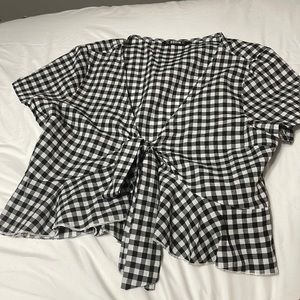 CROP TOP— Juniors large